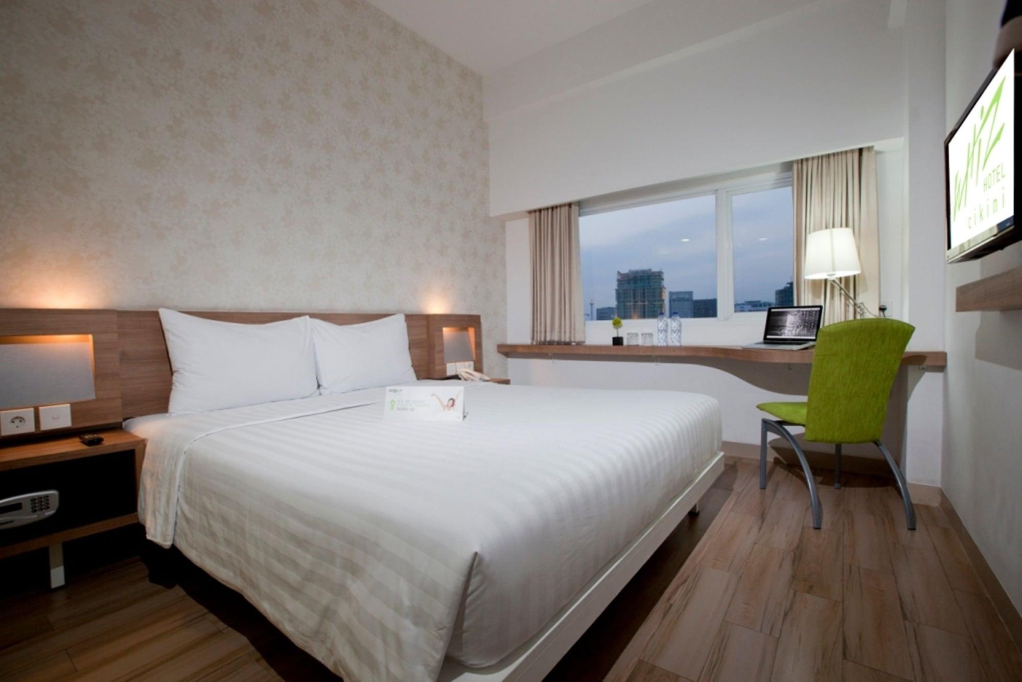 Whiz Hotel Cikini Jakarta Exterior photo