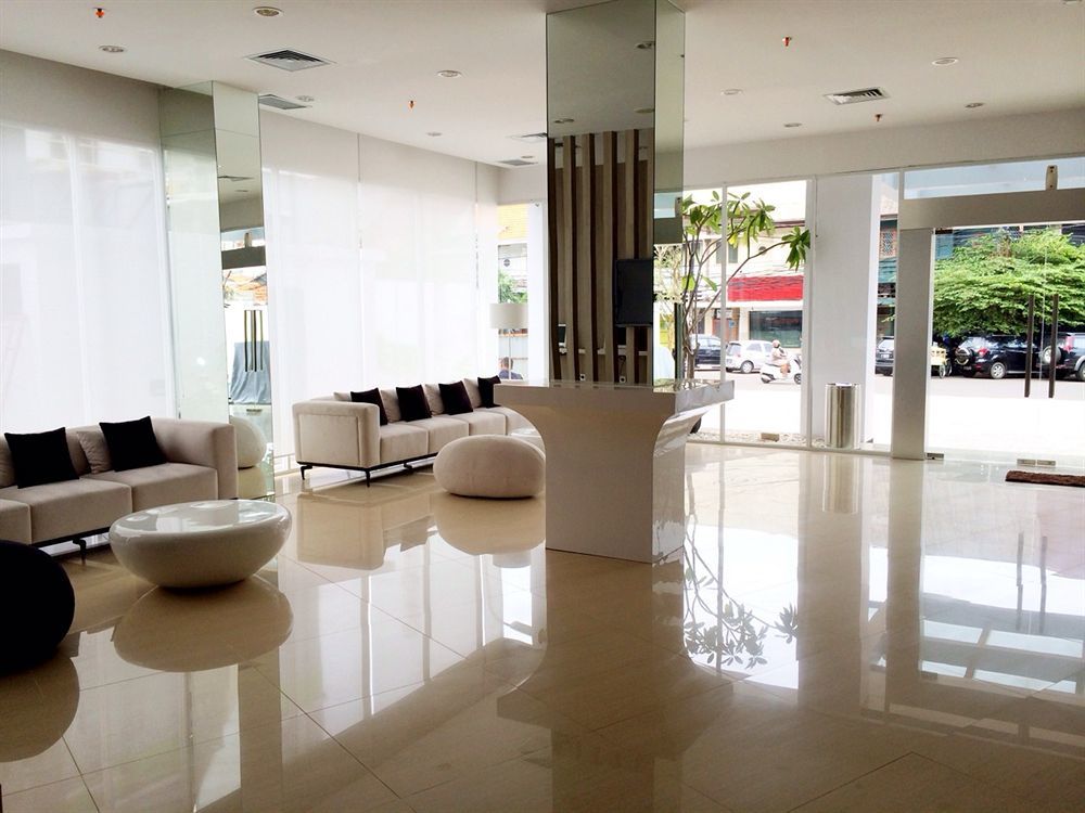 Whiz Hotel Cikini Jakarta Exterior photo