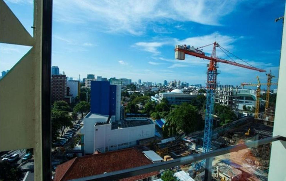 Whiz Hotel Cikini Jakarta Exterior photo