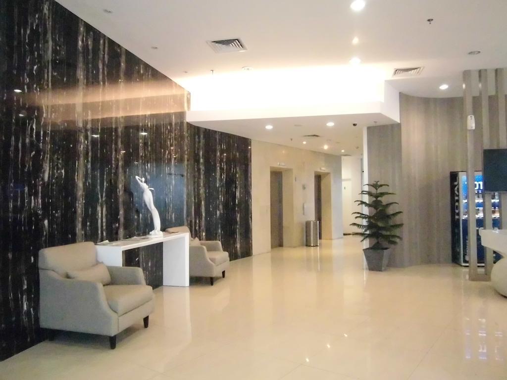 Whiz Hotel Cikini Jakarta Exterior photo